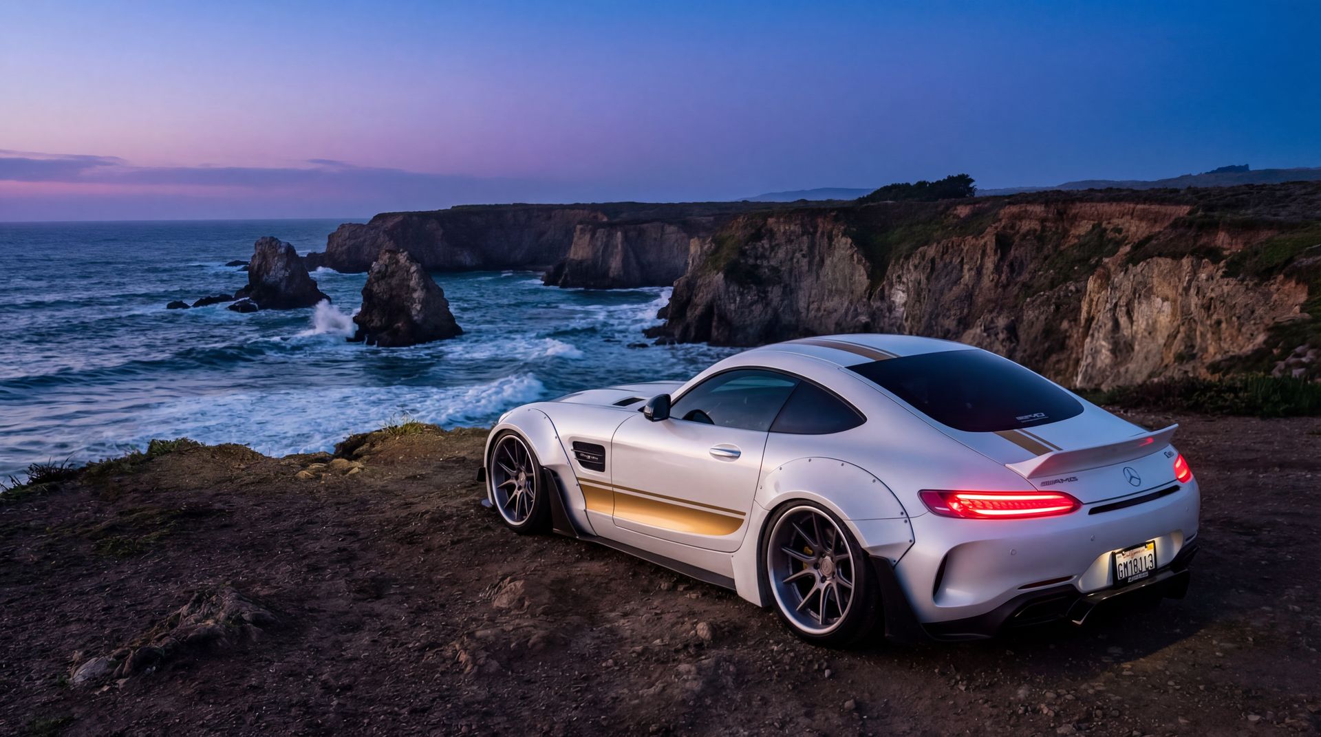 人兽跑车视频：奔驰AMG GT海岸线自驾改装视频分享